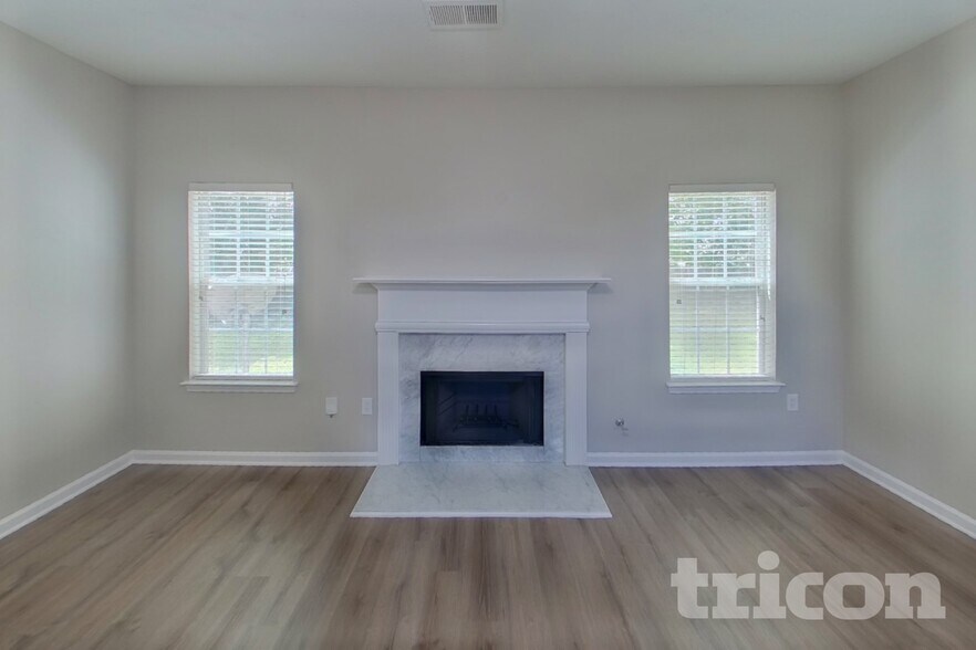 Building Photo - 552 Howell Dr