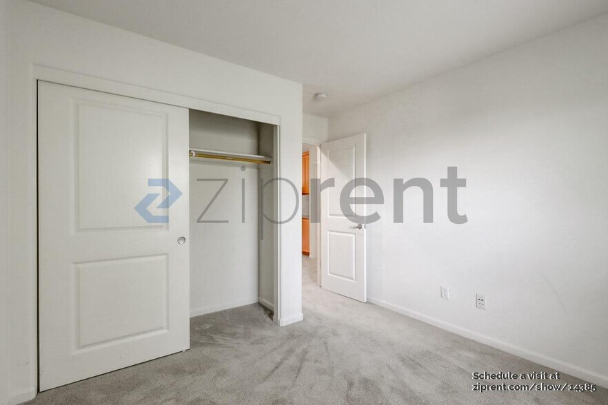 Building Photo - Unit