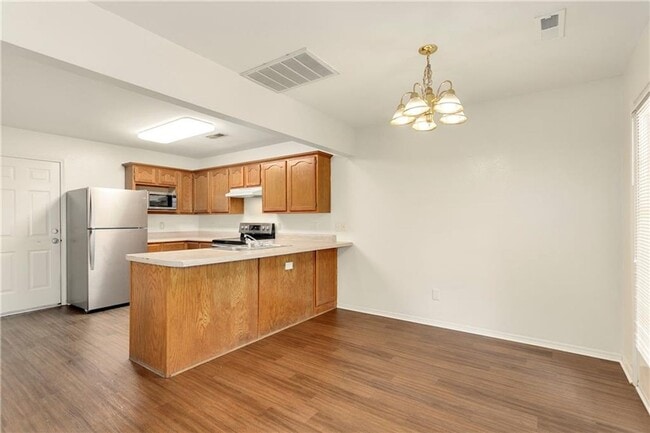 Building Photo - 3 bedroom 2 full bath home
