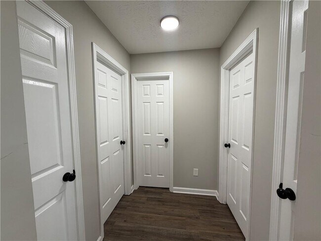 Building Photo - 934 Bay Ridge Dr