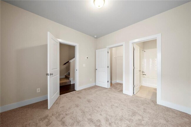 Building Photo - 3761 Oxford Cir