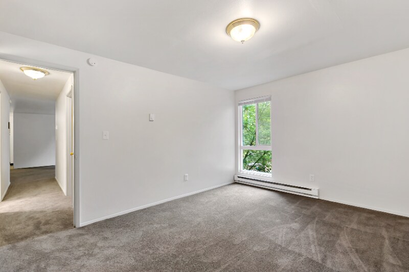 Building Photo - 12520 Roosevelt Way NE