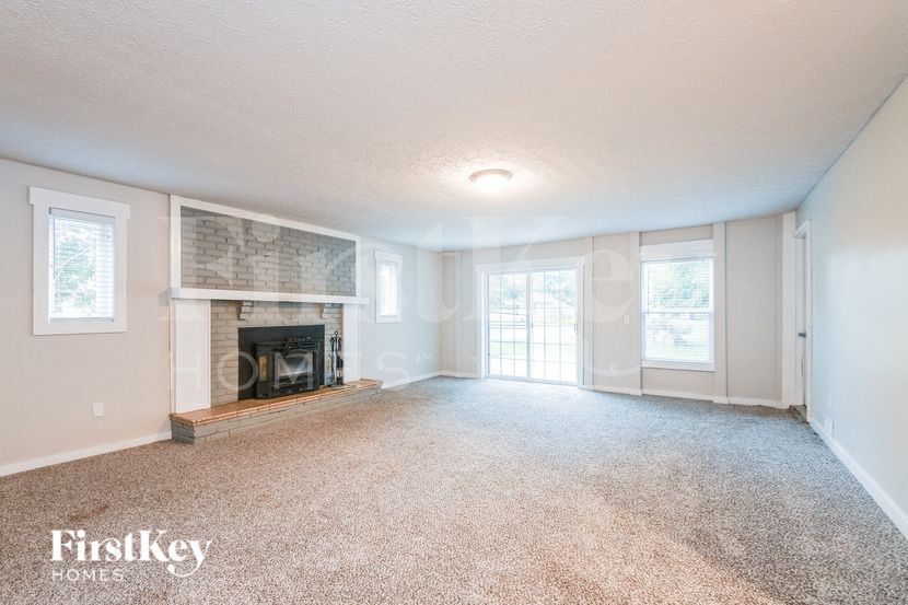 Building Photo - 648 Sycamore St