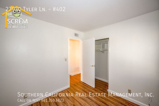 Building Photo - Three Bedroom Upper Condo in Canyon Oaks