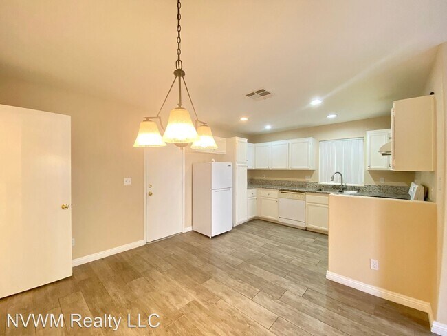 Building Photo - 3 br, 2.5 bath House - 5266 Souvenir Lane