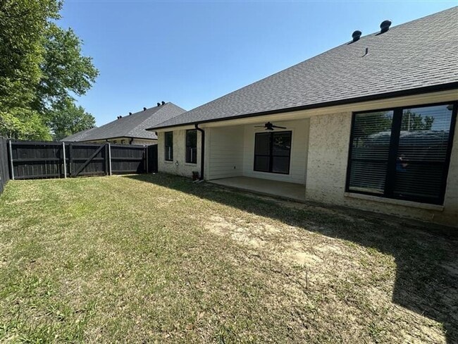 Building Photo - Magnolia Park #10746