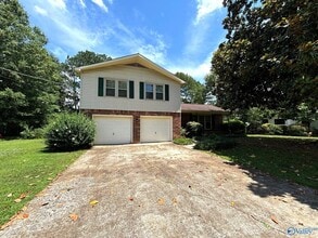 Building Photo - 1925 Lynnbrook Dr SW