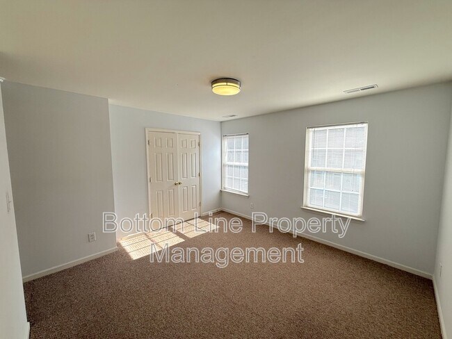 Building Photo - 5703 Erin Dr