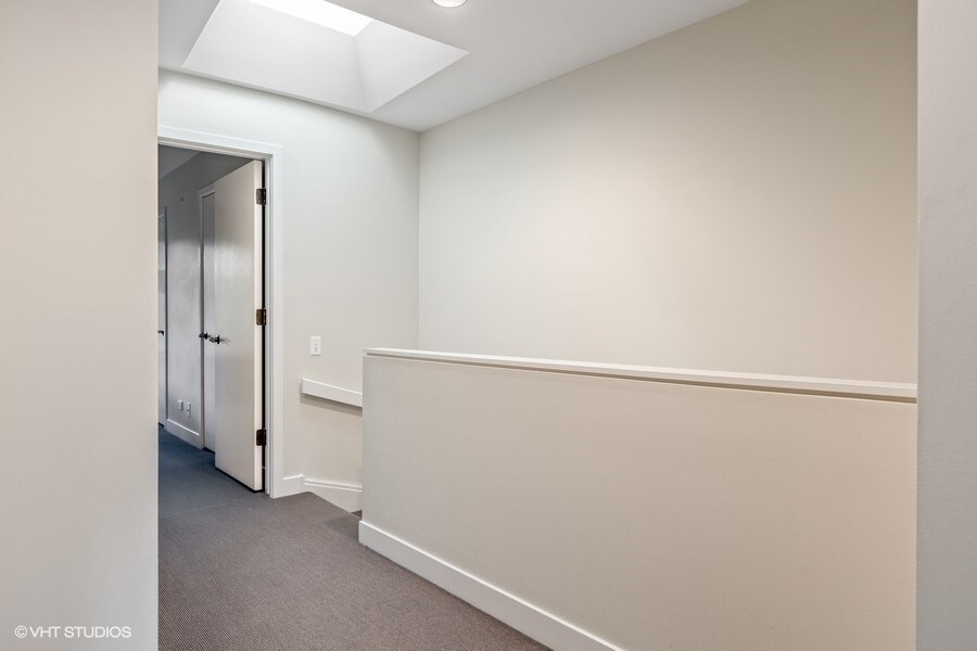 Building Photo - 2675 N Greenview Ave