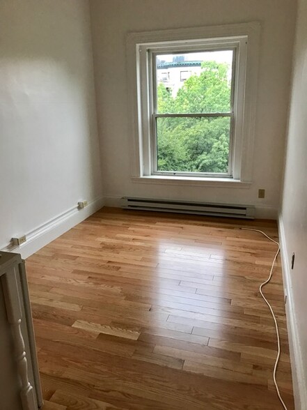 Building Photo - 1077 Beacon St
