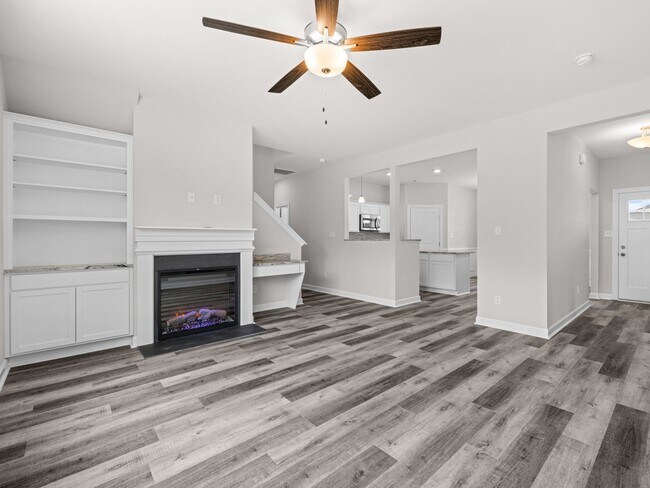 Building Photo - Towne Pointe Beauty!