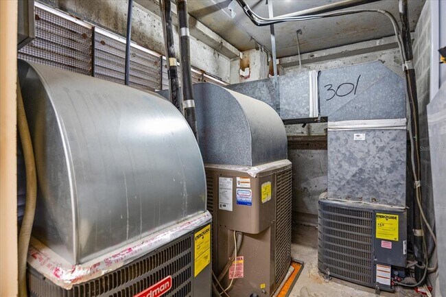 Building Photo - 5200 Brittany Dr S