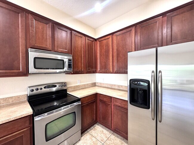 Building Photo - 1985 Estancia Cir