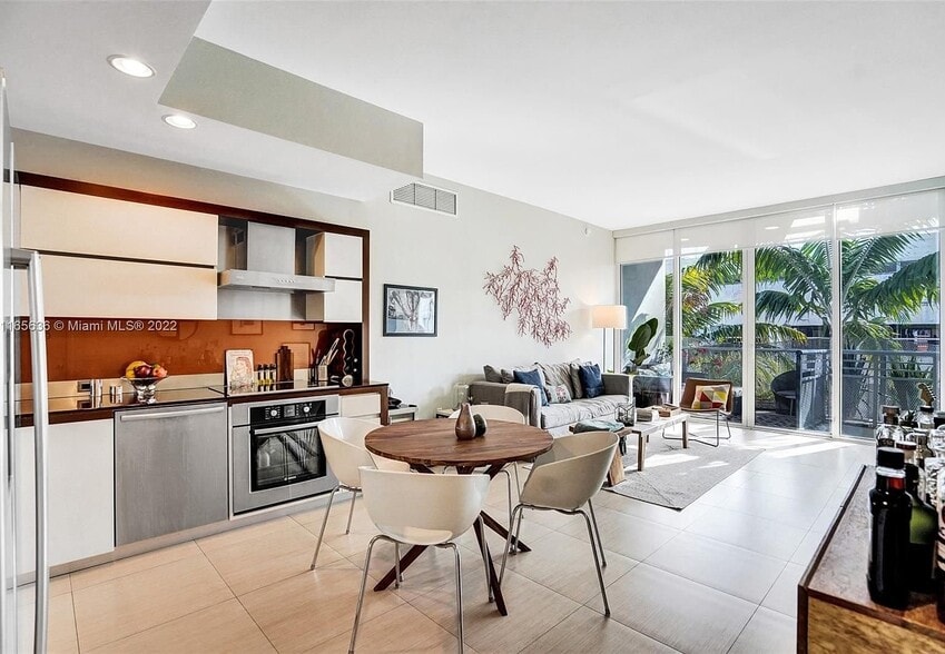 Building Photo - 2100 Park Ave