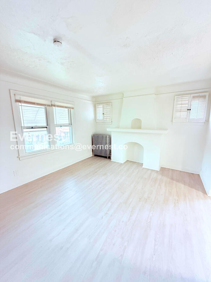 Building Photo - 15736 Steel St