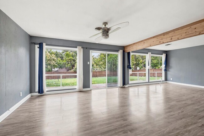 Building Photo - Modern Open Floor Plan