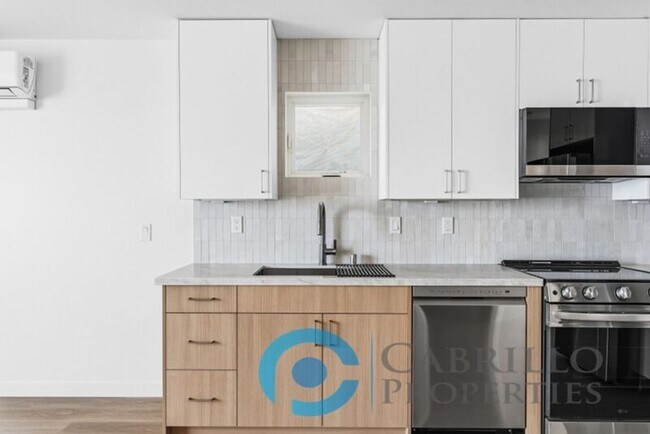 Building Photo - 6640 Valjean Ct