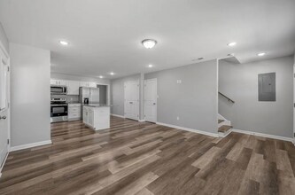 Building Photo - 3 Bedroom Home!