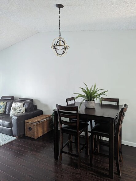 Dining area - 13928 SW 52nd Ln