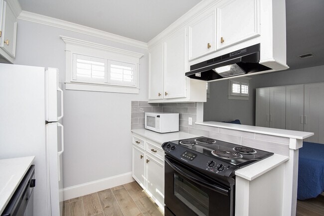 Building Photo - 1349 Heights Blvd