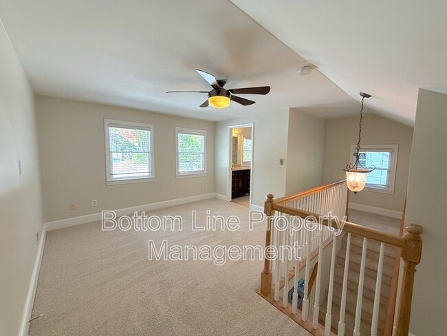 Building Photo - 2417 Bay St