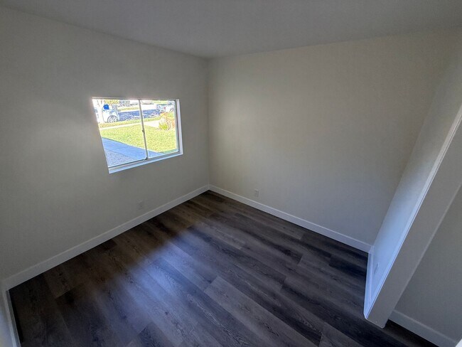 Building Photo - 3-Bedroom Home with Dog Run and Private Ya...