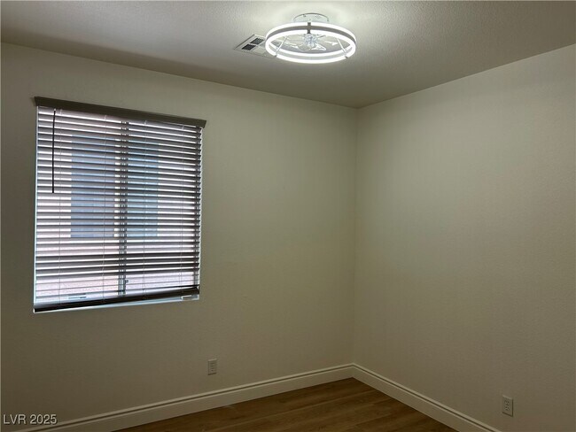 Building Photo - 3217 Ridgecliff St