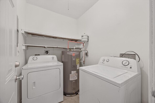 Building Photo - 2111 Shady Ln Cir NW