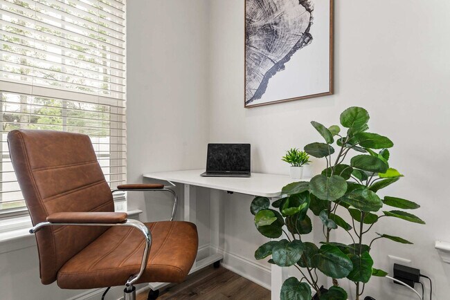 Building Photo - 8021 Brightside Dr