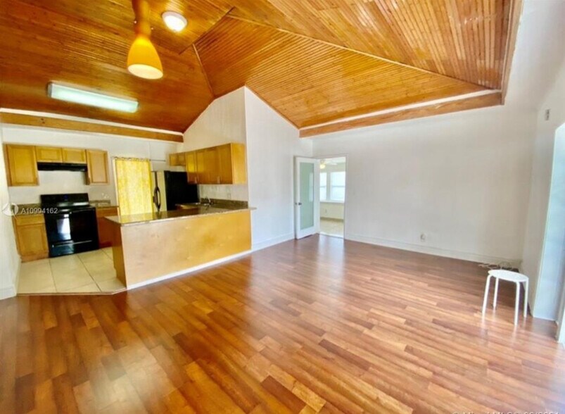 Building Photo - 12780 Westview Dr