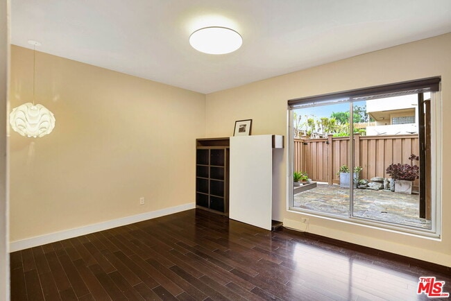 Building Photo - 1010 Palm Ave