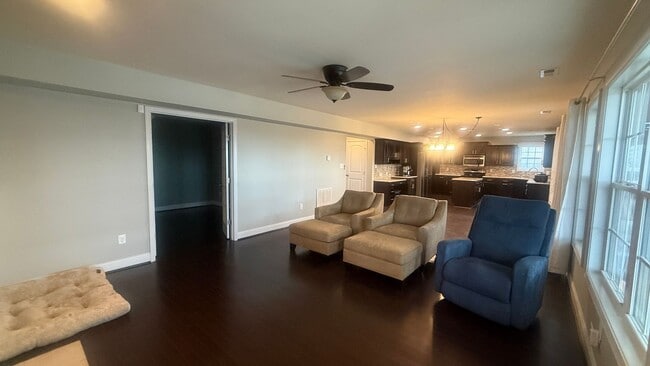 Building Photo - Amazing home with custom touches and unground pool