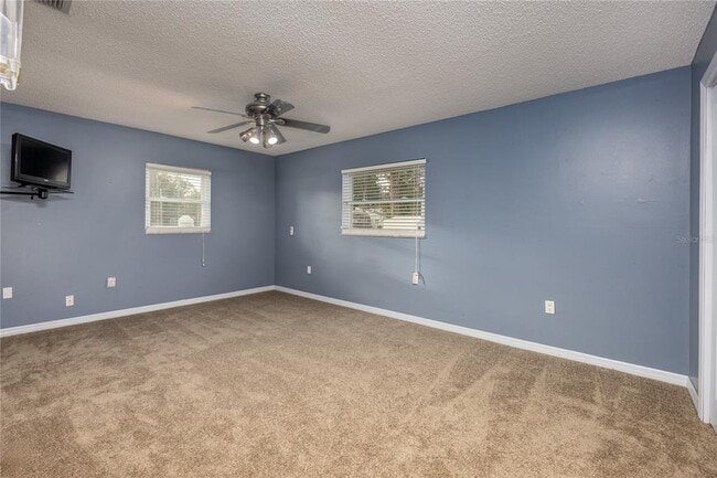 Building Photo - 22481 Southshore Dr