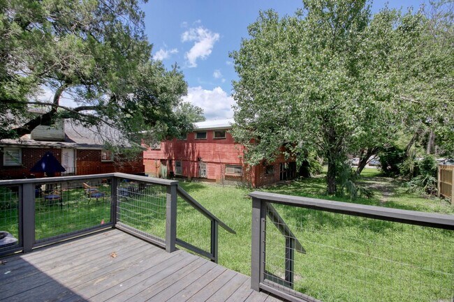 Building Photo - 1028 Duke St