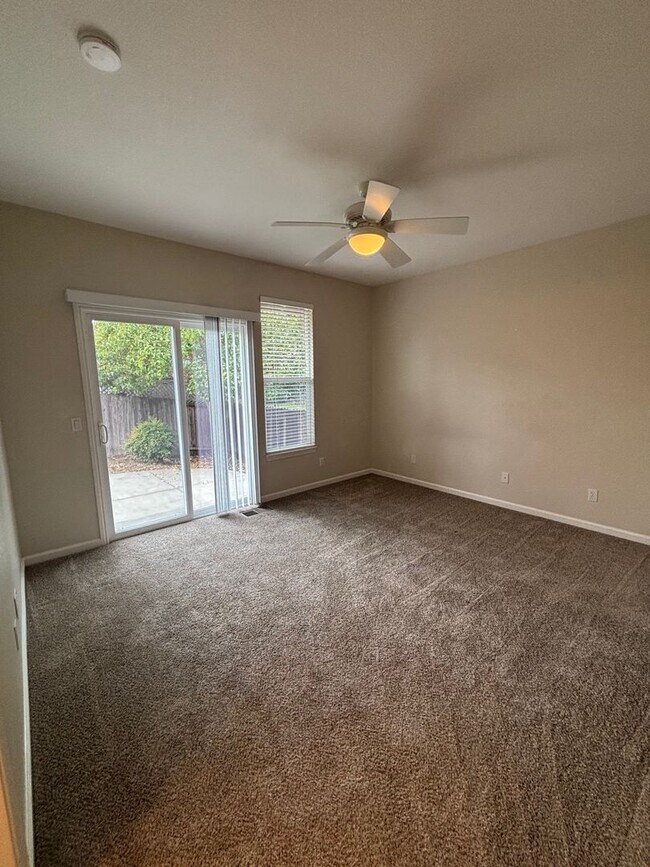 Building Photo - 3 Bedroom 2.5 Bathroom Single Family Home located in Northwest Santa Rosa