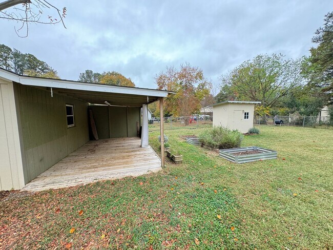 Building Photo - Three Bedroom Ranch Home in Garner