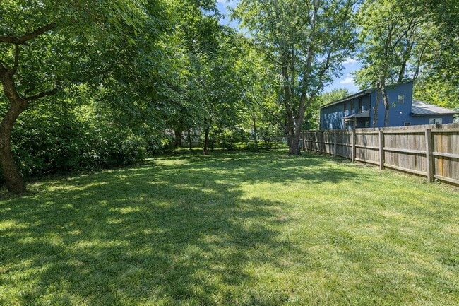 Building Photo - 210 Highview Ave