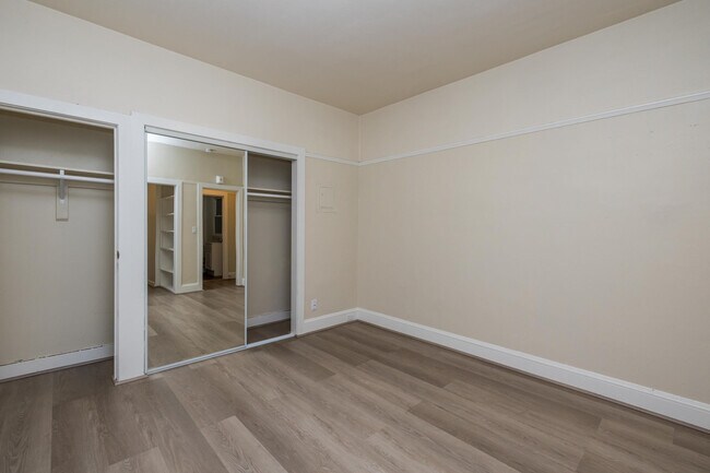 Building Photo - Vue De Lac Apartments