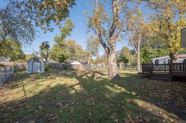 Building Photo - 1605 Maple Dr