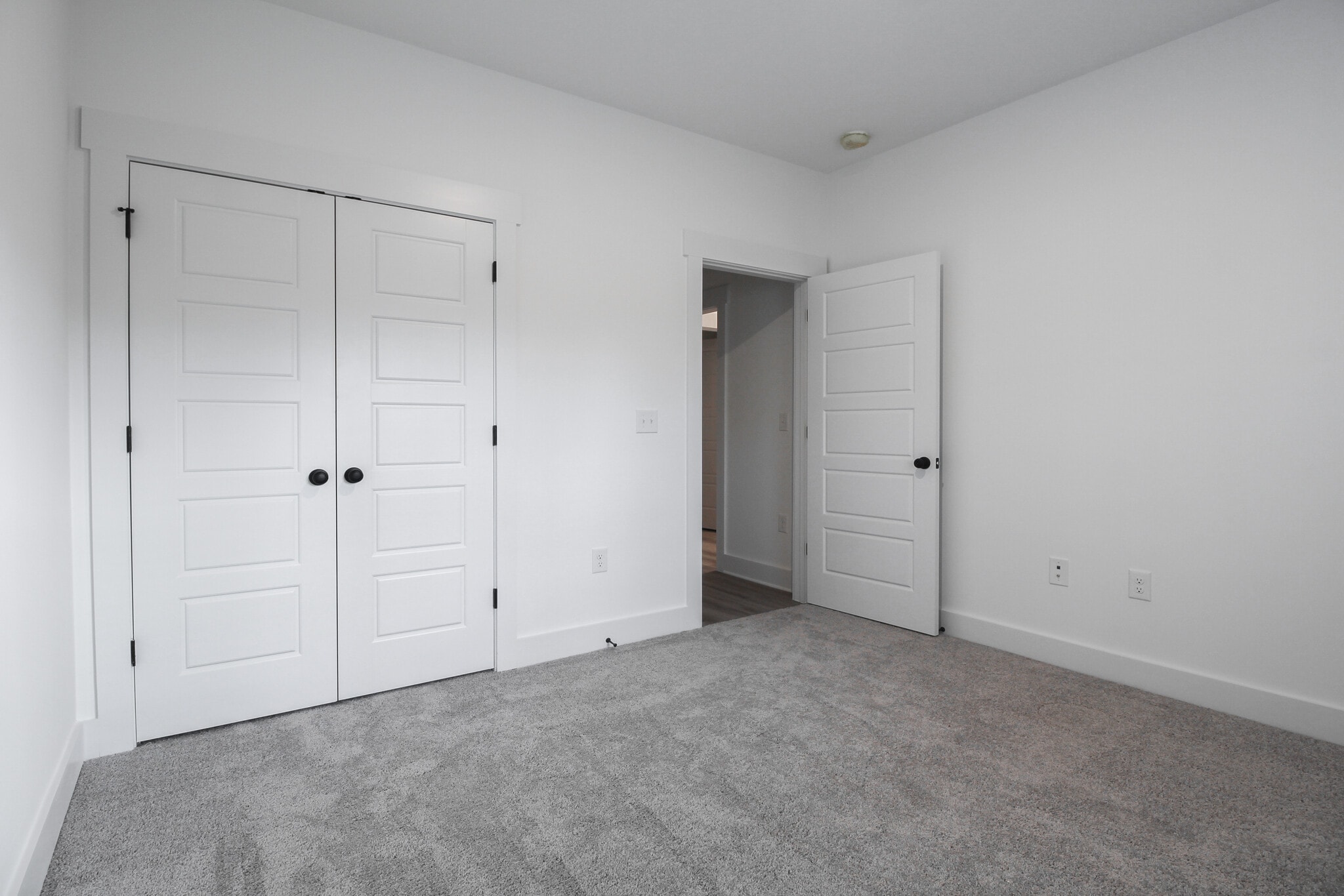 Building Photo - 2036 Warbler Dr