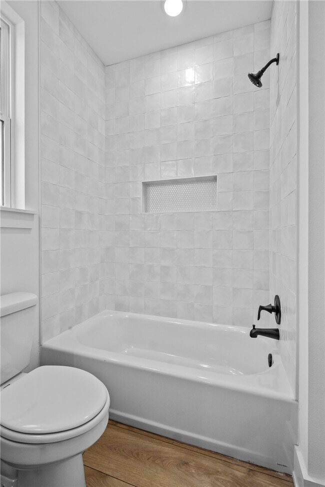 Building Photo - 588 S Willow Ave