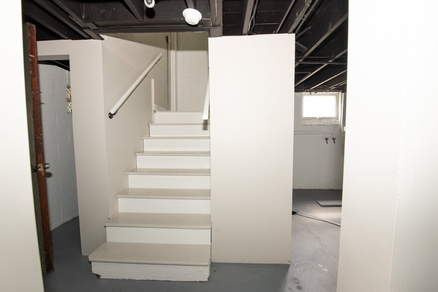 Building Photo - 956 Fontaine Pl