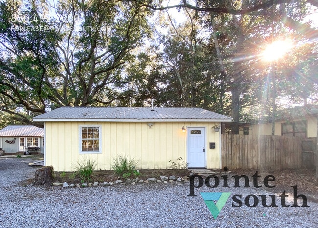 Building Photo - 335 E Canal Dr