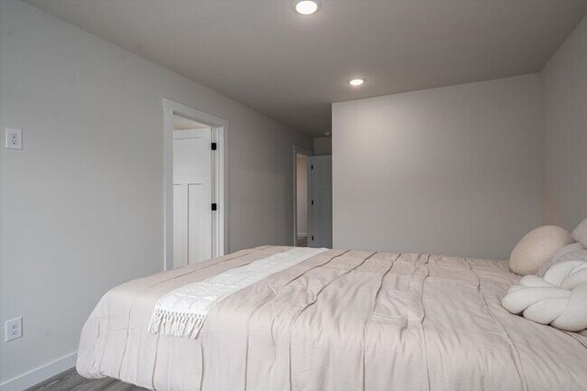 Building Photo - Brand-New Luxury Townhomes – First Month's...