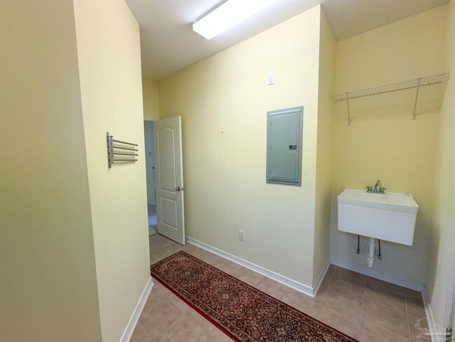 Building Photo - 4913 Vizcaya Dr