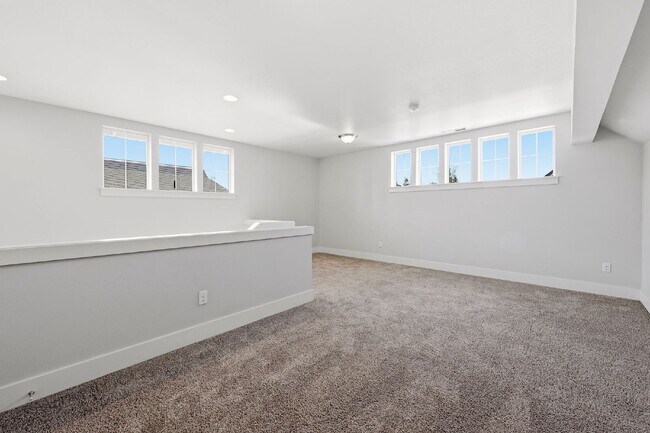 Building Photo - 3BR/2.5BA Townhome in Larkspur — Old Mill, Downtown & Bachelor All Close By