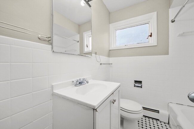 Building Photo - 309 Sherman Ave