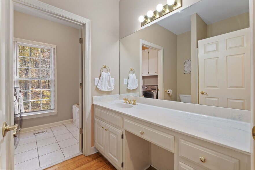 Building Photo - 2293 Camden Dr SW