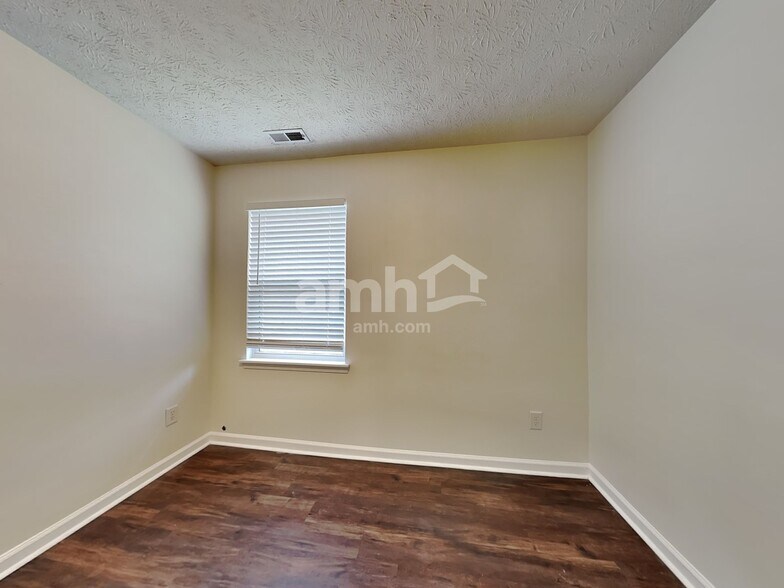 Building Photo - 3104 Forrestal Dr
