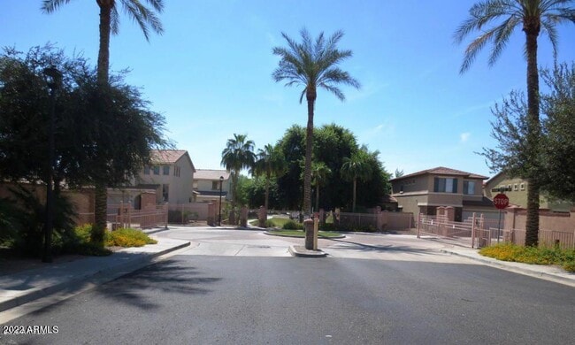 Building Photo - 5158 W Poinsettia Dr